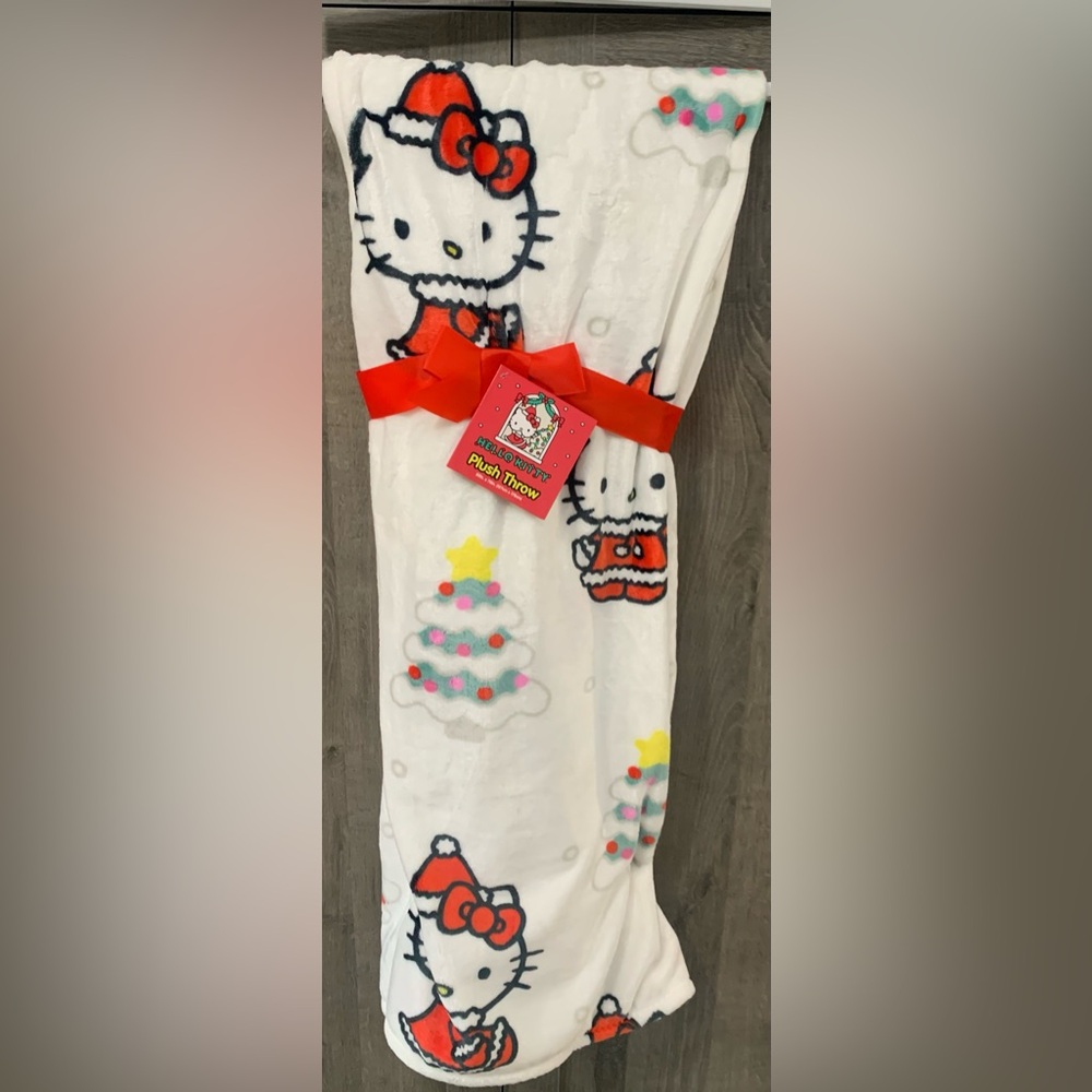 New Hello Kitty Christmas Tree Holiday 50 x 70 Plush Throw Blanket New With Tag